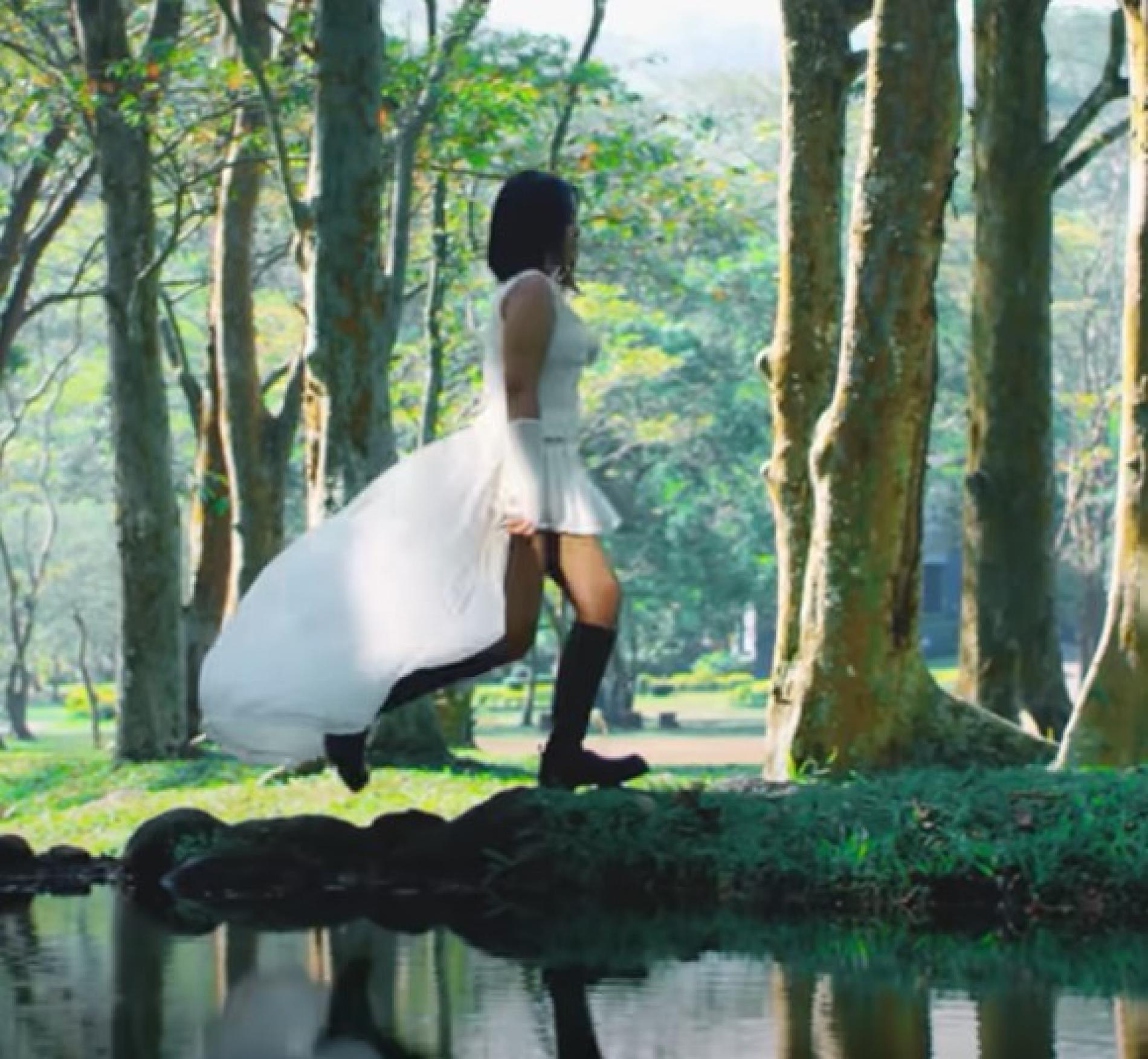 New Music : Hana Shafa – Me Uyane (මේ උයනේ) Official Music Video | Decibel